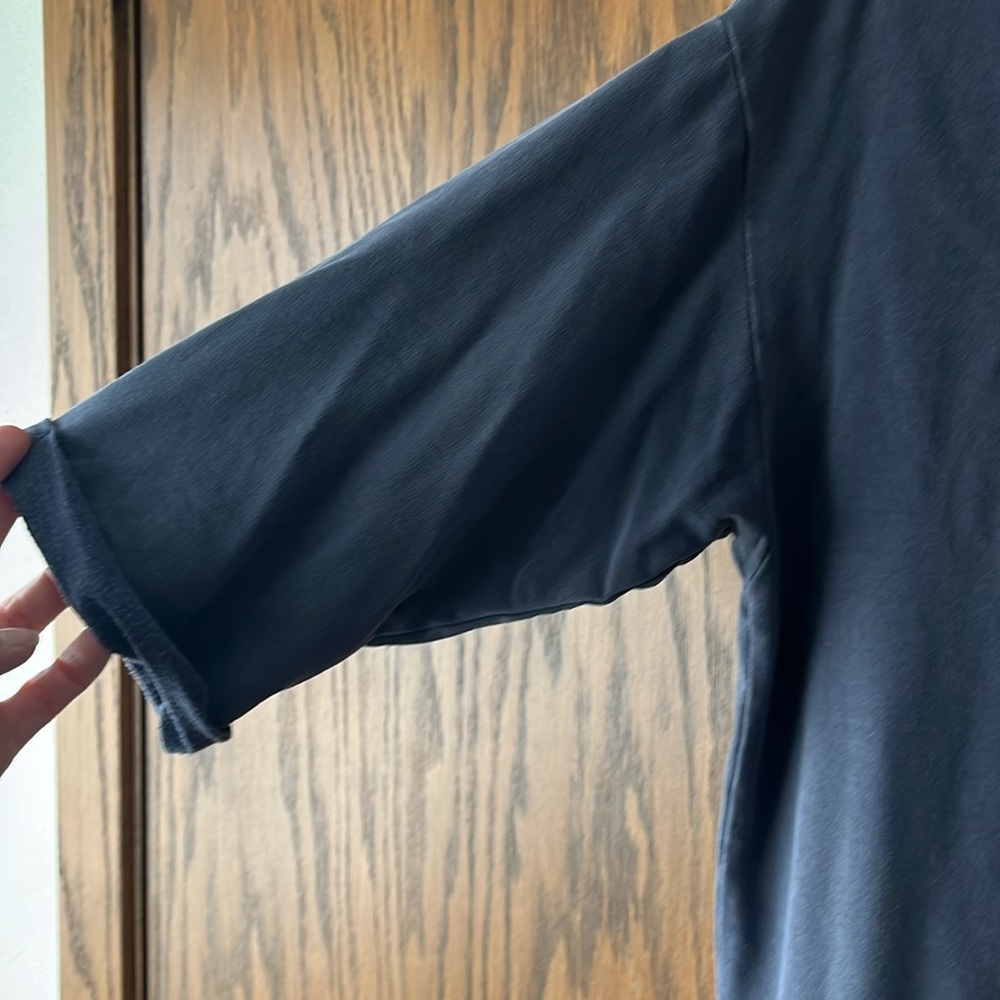 3/4 sleeve top with hood - Picture 3 of 5